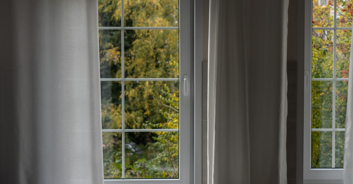 Comparing the Security Benefits of Double Glazed vs Single Glazed Windows