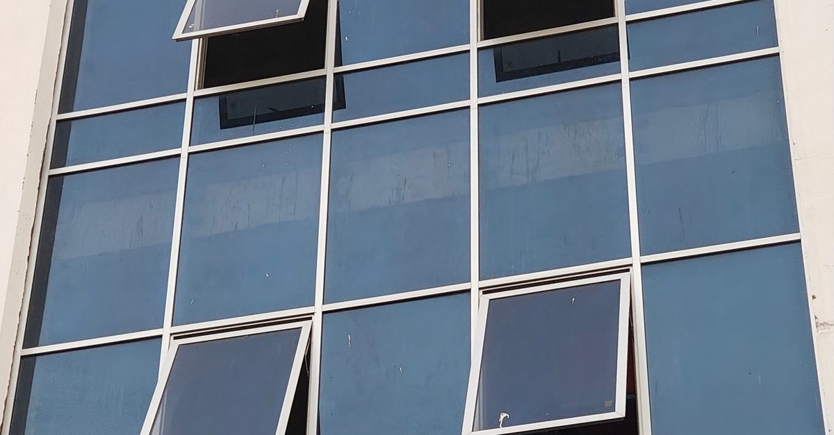 Troubleshooting Common Issues When Cleaning Double Glazed Windows